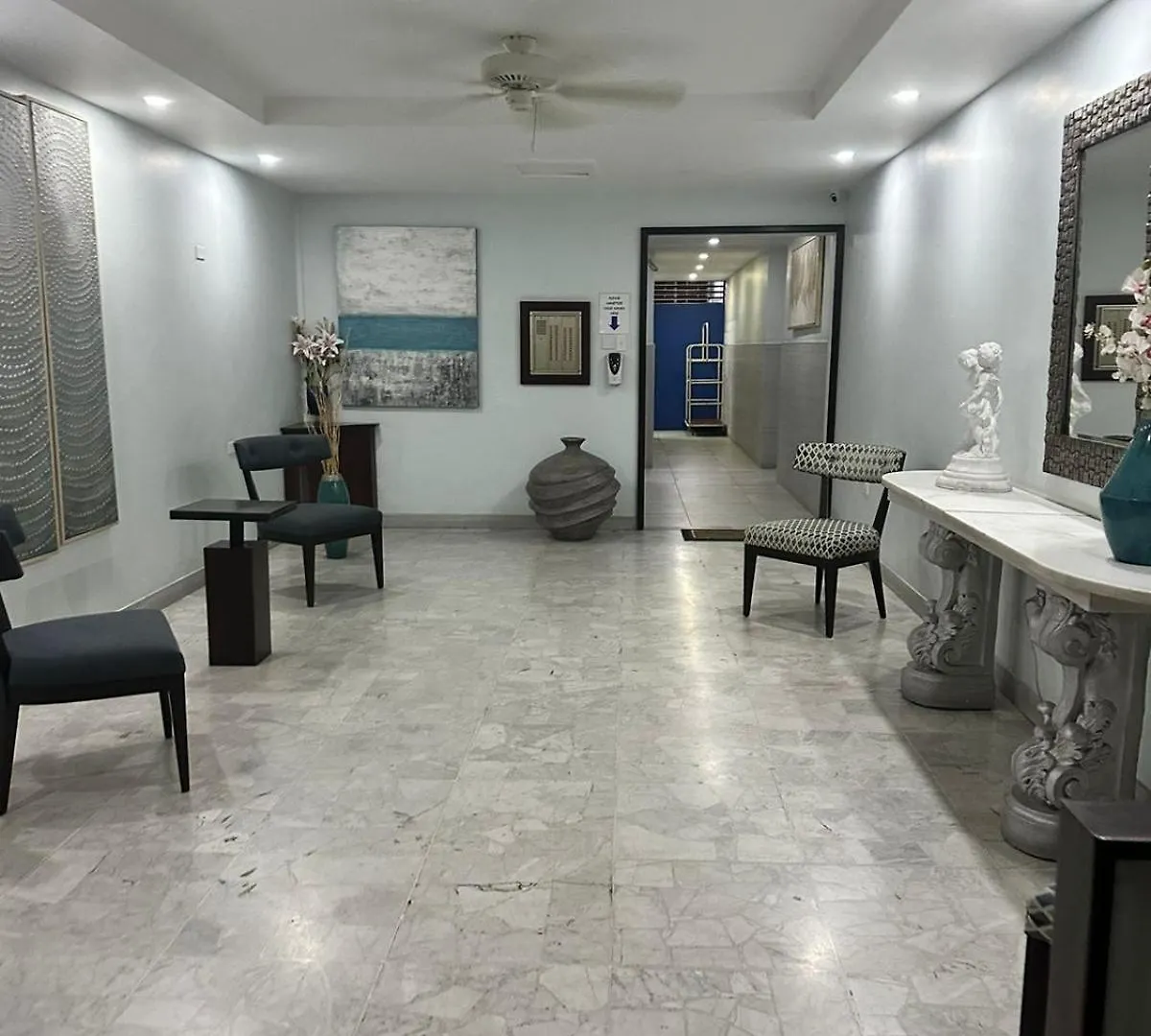 Appartamento Royal At Courtleigh Towers Kingston