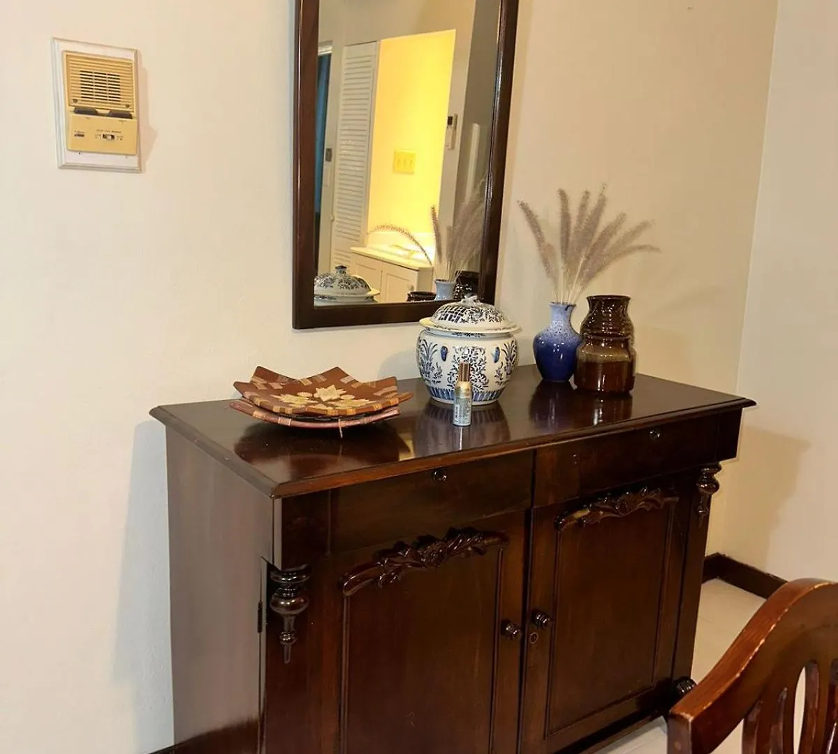 Royal At Courtleigh Towers Apartment Kingston