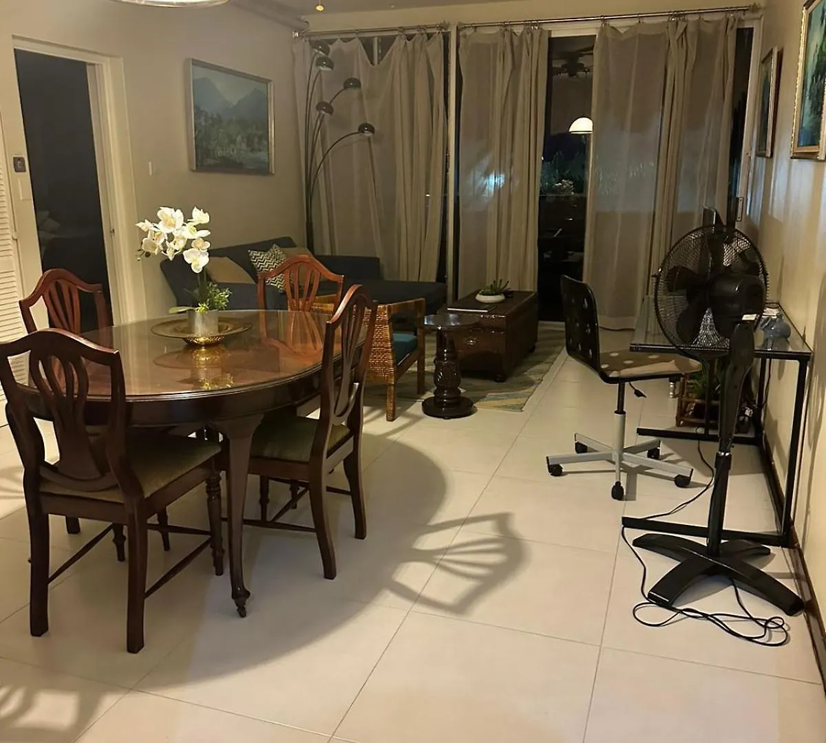 Royal At Courtleigh Towers Apartment Kingston