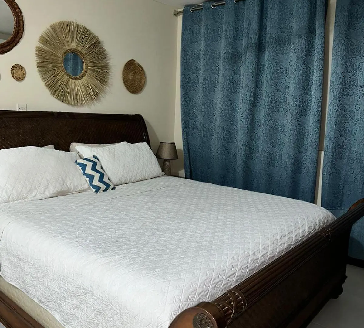 Royal At Courtleigh Towers Apartment Kingston